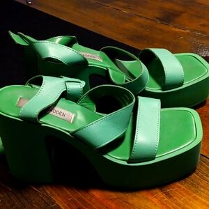 Steve Madden Size 39 Platform Heels Green